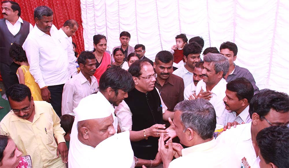 માનવગુરુ ખેડૂત સાથે